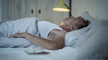 Segundo pesquisadores, compensar a privação do sono com uma alimentação saudável não diminui o risco
