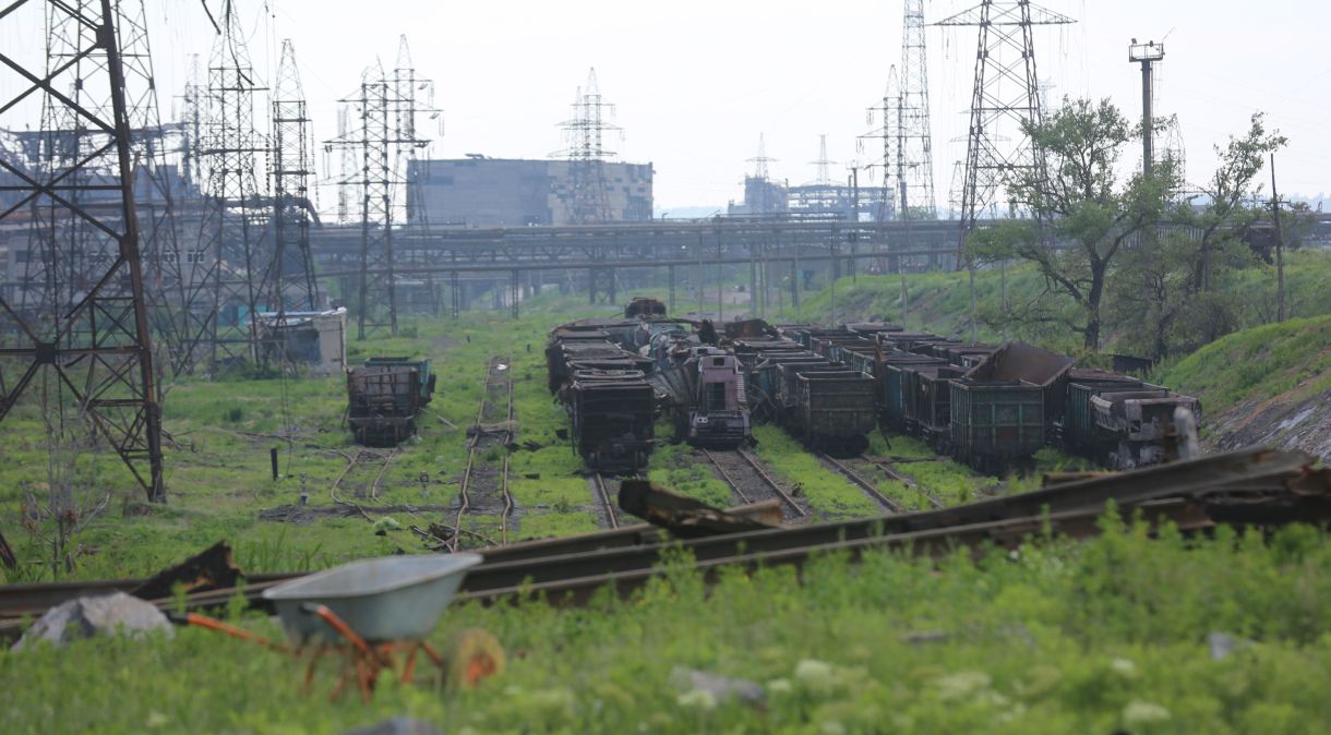 Vista de locais destruídos em meio a ataques russos em Mariupol, na Ucrânia, em 27 de maio de 2022