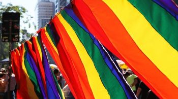 Dados do IBGE apontam que 2,9 milhões de pessoas acima de 18 anos se declaram lésbicas, gays ou bissexuais no Brasil