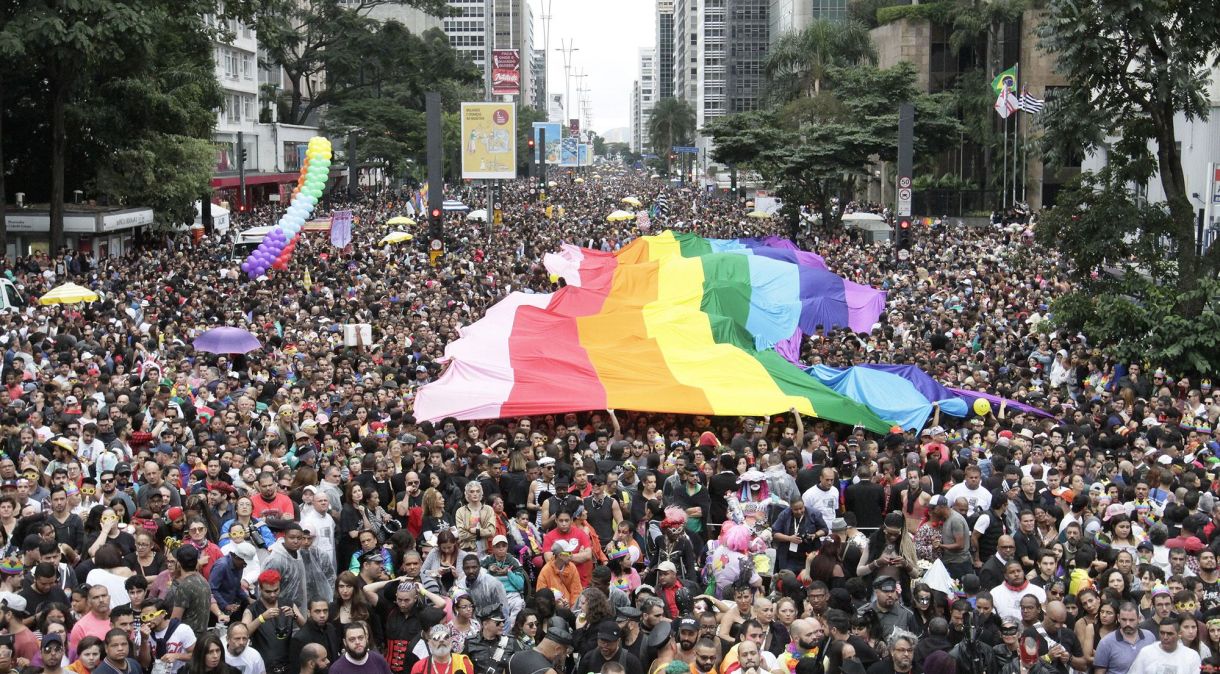 Parada do Orgulho LGBTQIA+ acontecerá neste domingo (18), na Avenida Paulista, em São Paulo
