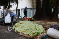 Projeto que impede construção de obstáculos para moradores de rua avança na Câmara