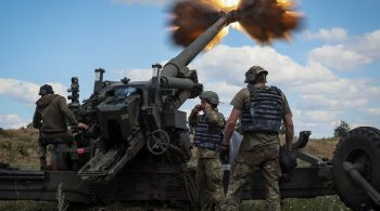 Economia administrada por Putin produz cerca de três milhões de munições de artilharia por ano, contra cerca de 1,2 milhões que os EUA e Europa juntos geram para enviar a Kiev, disseram fontes