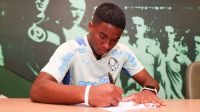 Em aniversário de 16 anos, Endrick assina contrato com Palmeiras