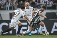 Corinthians vence de virada e deixa Atlético-MG a 7 pontos do líder Palmeiras