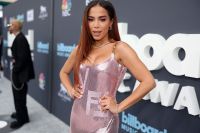 Anitta diz ter “começado do zero” internacionalmente e revela novo álbum focado em funk