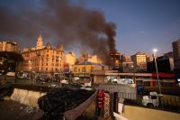 Com risco de queda de edifício, bombeiros interditam ruas no centro de São Paulo