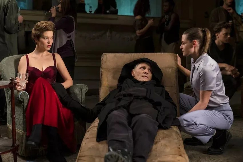 Viggo Mortensen, Léa Seydoux e Kristen Stewart em "Crimes do Futuro", novo filme de Cronenberg