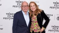 Jerry Hall entra com pedido de divórcio de Rupert Murdoch e pede pensão