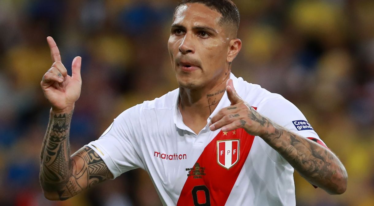 Paolo Guerrero, que teve passagens por Corinthians e Flamengo, descobriu que tinha sido roubado há quase dois anos.