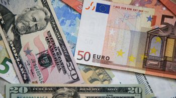 euro caiu abaixo da paridade em relação ao dólar nesta quarta-feira (13) pela primeira vez em quase duas décadas