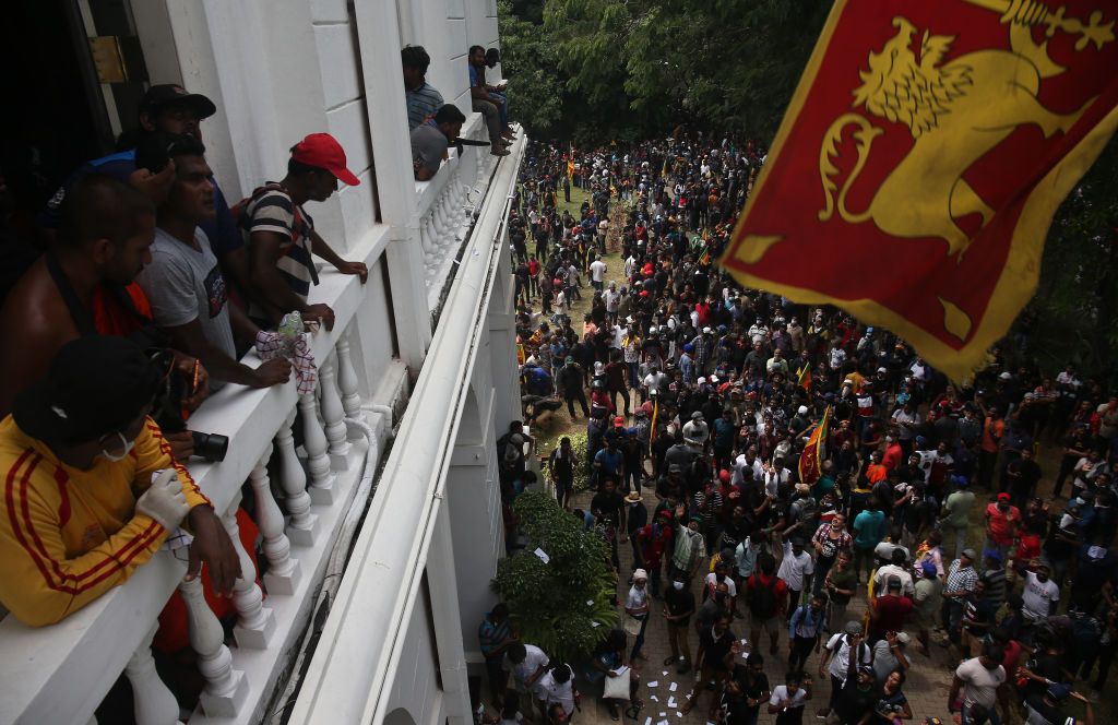 Manifestantes invadem Palácio Presidencial do Sri Lanka para exigir renúncia do presidente, Gotabaya Rajapaksa, em 09 de julho de 2022, em Colombo, Sri Lanka