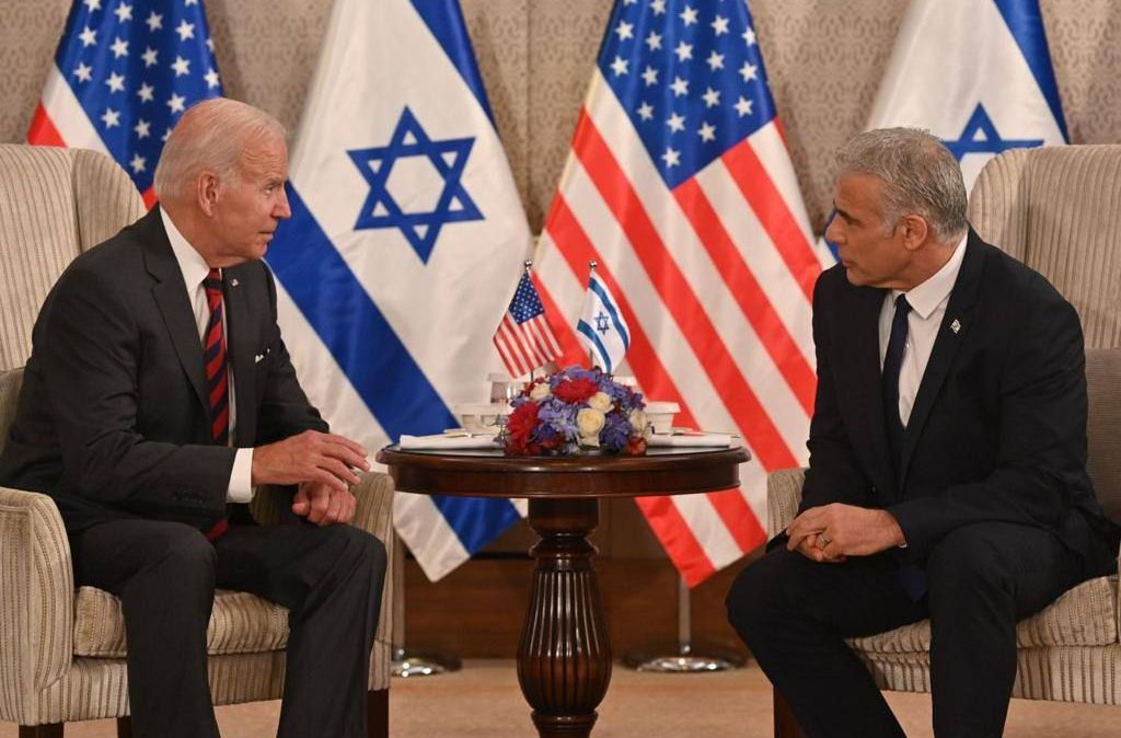 Joe Biden, presidente dos Estados Unidos, e Yair Lapid, primeiro-ministro de Israel, em Tel Aviv, em 14 de julho de 2022