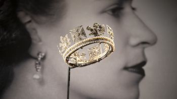 Tiaras, brincos e colares são parte da exposição "A Ascensão da Rainha", marcando seu reinado de sete décadas no trono britânico, um recorde entre os monarcas do país