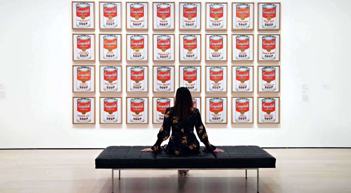 Sopa Campbell, obra de Andy Warhol, no MoMa em Nova York (Photo by Cindy Ord/Getty Images)