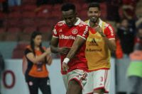 Internacional derrota o América-MG e volta ao G4 do Brasileiro