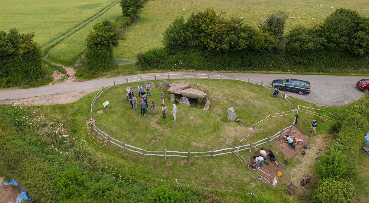 Arqueólogos investigam área próxima à Pedra de Arthur