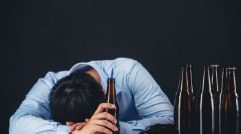 Probabilidade de problemas com álcool aos 35 anos foi 86% maior em mulheres