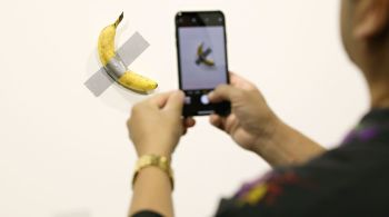Joe Morford está alegando que o artista de renome mundial copiou sua obra de arte de 2000 intitulada "Banana & Orange"