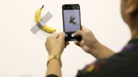 Artista processa Maurizio Cattelan por plágio de sua obra usando bananas