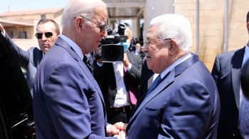 Ao lado do presidente palestino Mahmoud Abbas, em Belém, Biden disse que os Estados Unidos não desistiriam do objetivo de um acordo justo