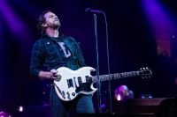 Pearl Jam cancela show após onda de calor danificar cordas vocais de Eddie Vedder