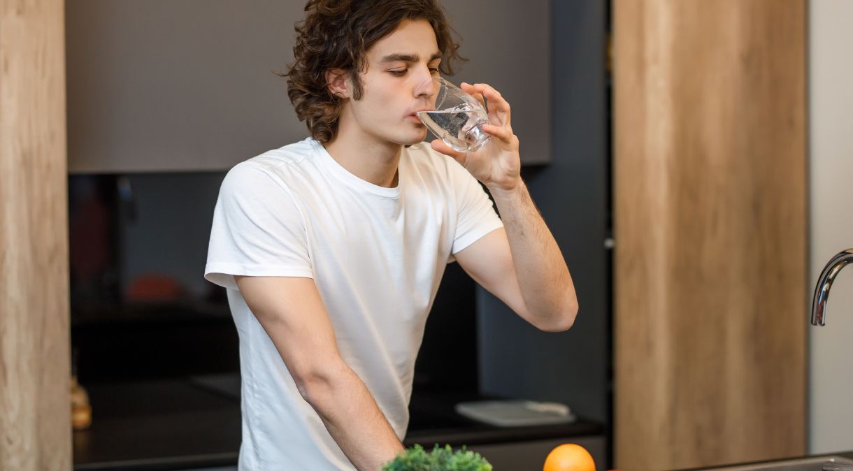 Beber água ajuda na saúde do corpo como um todo