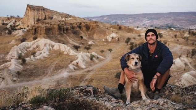 Tom Turcich, de Nova Jersey, e seu cachorro Savannah passaram sete anos andando juntos pelo mundo.