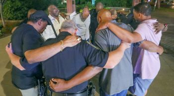 Mortes ocorrem dias depois que os protestos eclodiram na cidade pelo assassinato de Jayland Walker, de 25 anos, que sofreu pelo menos 60 ferimentos a bala quando oito policiais atiraram nele