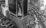 Brasil, São Paulo, São Paulo, 01/02/1974, Milhares de curiosos observam o trabalho do Corpo de Bombeiros para resgatar os sobreviventes do incêndio, que matou 182 pessoas, no edifício Joelma. Pasta: 52690 - Crédito:ARQUIVO/ESTADÃO CONTEÚDO/AE/Codigo imagem:4560