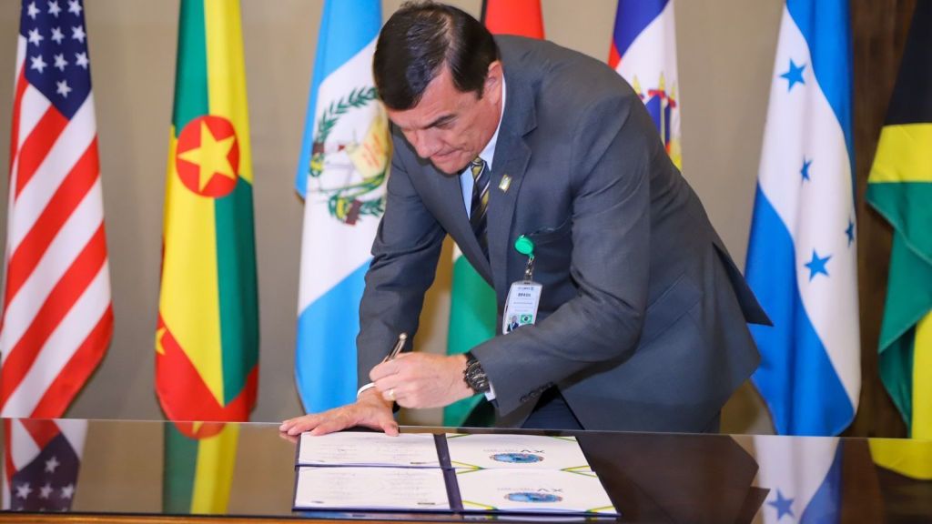 Ministro da Defesa do Brasil, Paulo Sergio Nogueira, assina Declaração de Brasília