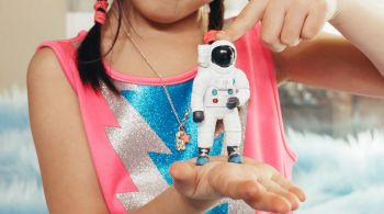 Linha de brinquedos com temas de foguetes e astronautas servirá "para atender ao explorador interior de cada criança"