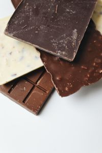 Maior fábrica de chocolate do mundo interrompe produção após casos de Salmonella