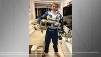 Xuxa presenteia filho de ex-paquita com réplica de uniforme de Ayrton Senna