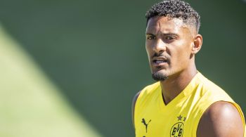 Dortmund afirma que o jogador de 28 anos se sentiu mal durante um treinamento na Suíça na segunda-feira (18) e passou por vários exames