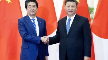 Ex-premiê japonês reconheceu ameaça da ascensão da China na região e fortaleceu laços militares com diversos parceiros