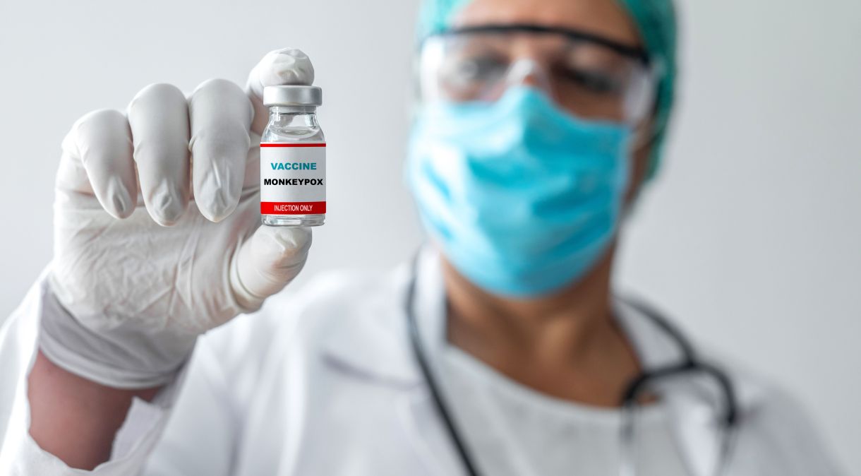 OMS recomenda a vacinação contra a varíola para grupos prioritários de maior risco de exposição ao vírus