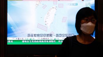 China disparou vários mísseis em torno de Taiwan nesta quinta-feira, ao lançar exercícios militares sem precedentes um dia após a visita da presidente da Câmara dos Deputados dos EUA, Nancy Pelosi, à ilha