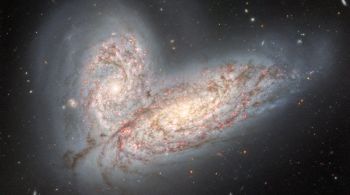 Em 500 milhões de anos, os dois sistemas cósmicos (NGC 4567 e NGC 4568) completarão sua fusão para formar uma única galáxia elíptica 