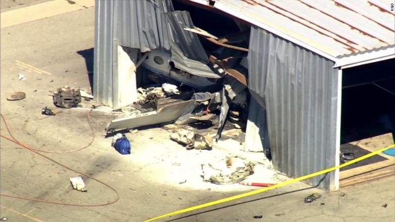 Autoridades confirmaram que há mortos após colisão e queda de dois aviões na Califórnia