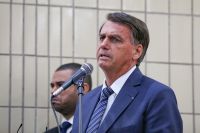 Campanha de Bolsonaro pede derrubada de site que o associa a Hitler