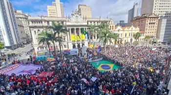 Houve manifestações contrárias ao presidente Jair Bolsonaro (PL) no final da leitura do documento