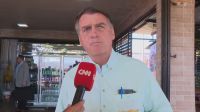 “Alguém está pregando o golpe no Brasil?”, diz Bolsonaro à CNN sobre cartas