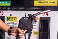 Diesel cai 4,65% em agosto e fecha mês em R$ 7,42