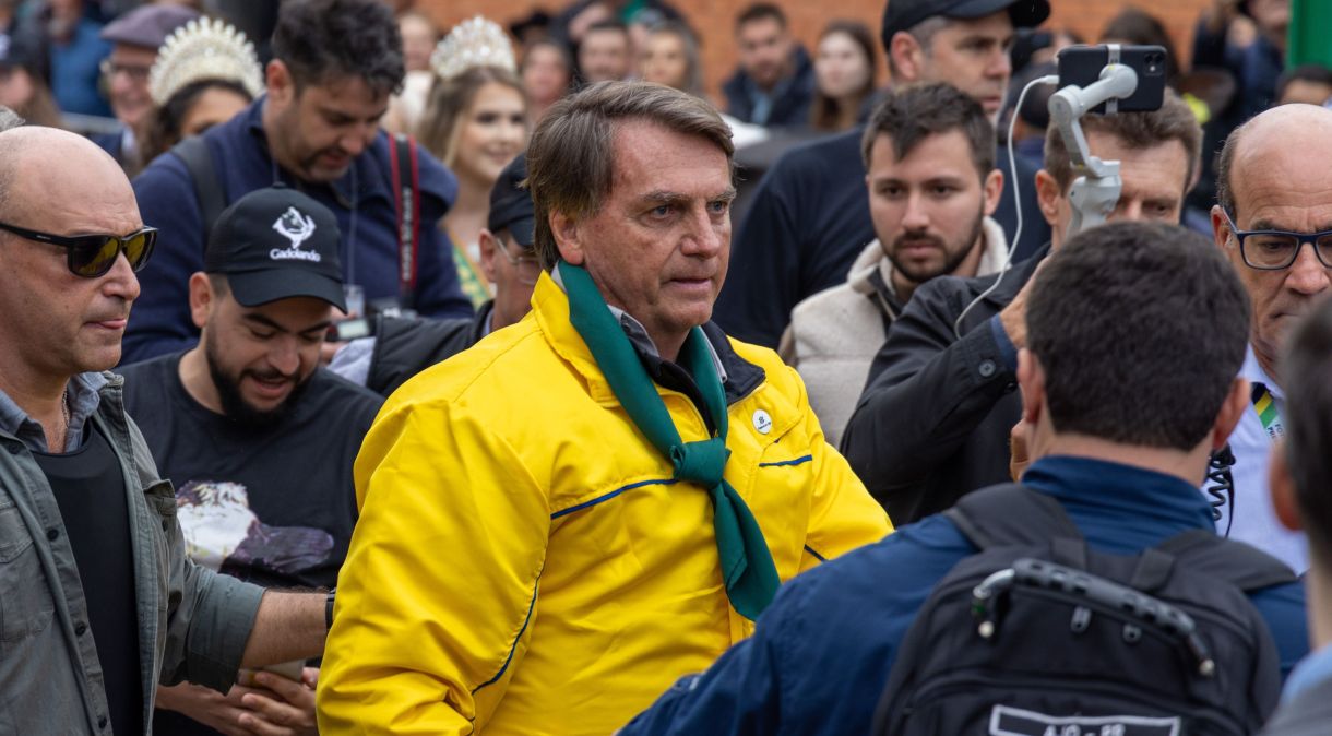 Jair Bolsonaro durante campanha em Esteio, no Rio Grande do Sul, em setembro