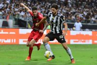 De virada, Athletico-PR vence e impõe 3ª derrota seguida ao Galo no Brasileirão