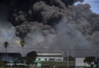 Cuba controla maior incêndio da história em depósito de petróleo em Matanzas