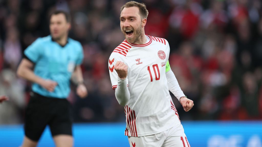 Christian Eriksen em amistoso da Dinamarca contra a Sérvia