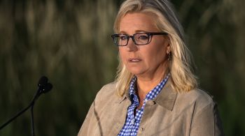 Fracasso de Liz Cheney, Vice-presidente do painel da Câmara que investiga o ataque ao Capitólio dos EUA em 2021, em Wyoming reforça influência do ex-presidente no partido