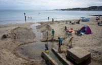 Praias do Reino Unido ficam inapropriadas para uso com despejo de esgoto