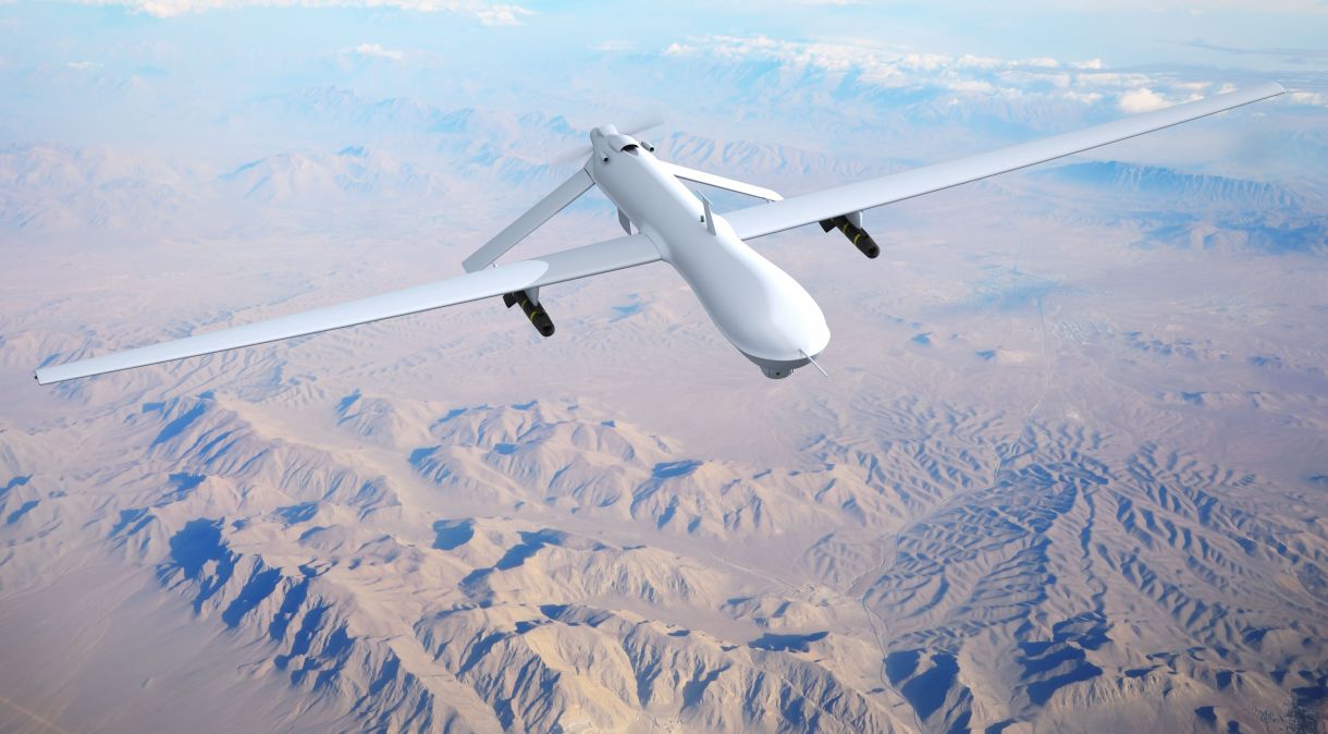 Veículos aéreos não tripulados, são capazes de transportar munições guiadas com precisão e podem ser usados ​​para vigilância